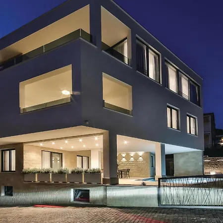 Dom wakacyjny 7 Bedroom Beautiful In Saldun *