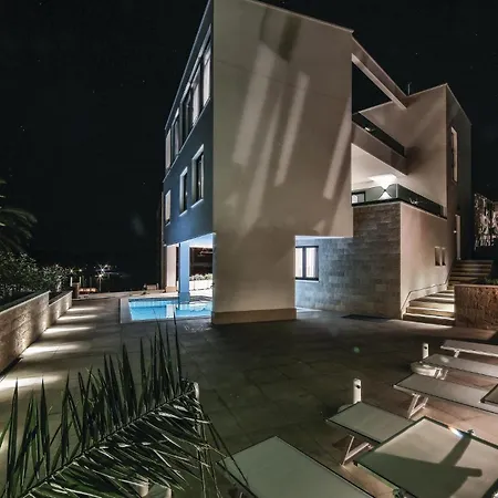 7 Bedroom Beautiful Home In Saldun Holiday home *