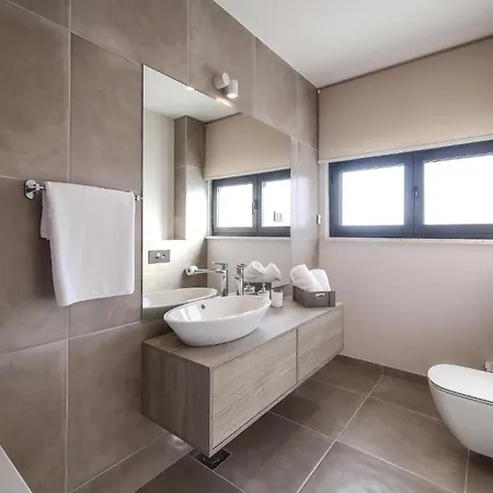 7 Bedroom Beautiful Home In Saldun * Trogir