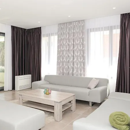 7 Bedroom Beautiful Home In Saldun Holiday home