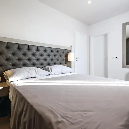 Holiday home 7 Bedroom Beautiful Home In Saldun Trogir