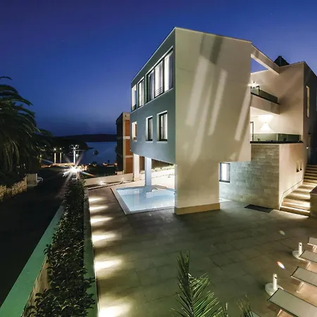 7 Bedroom Beautiful Home In Saldun *
