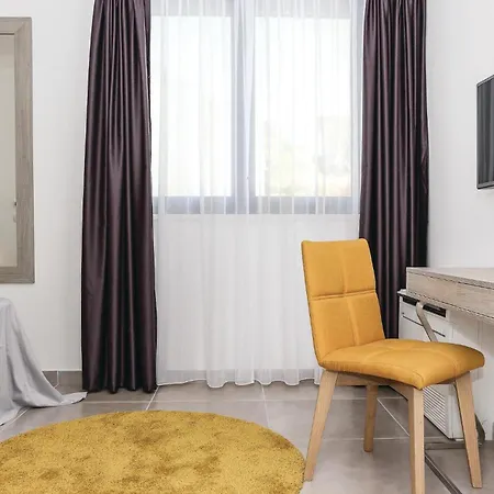 7 Bedroom Beautiful Home In Saldun * Trogir