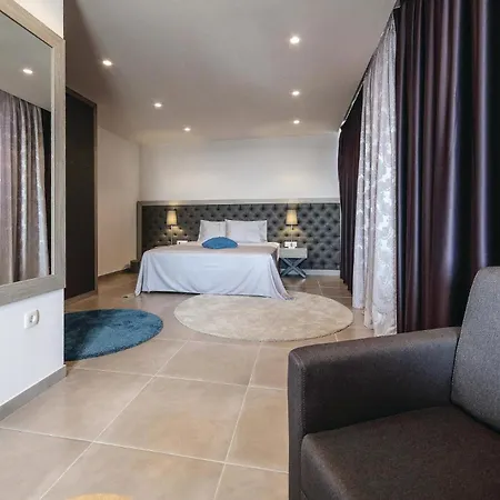 7 Bedroom Beautiful Home In Saldun