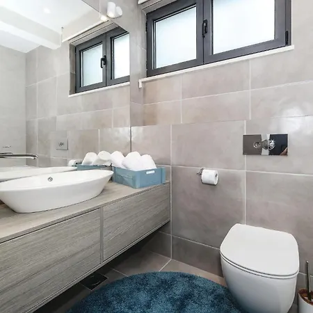7 Bedroom Beautiful Home In Saldun Holiday home *
