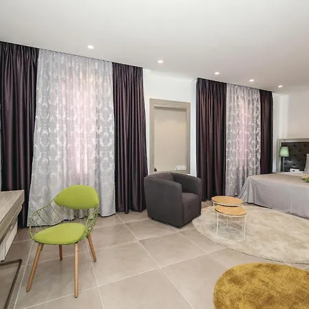 7 Bedroom Beautiful Home In Saldun *