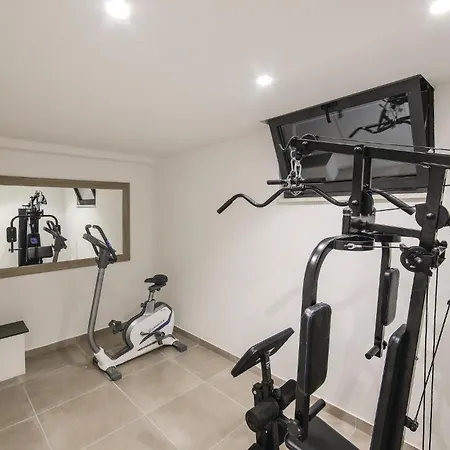7 Bedroom Beautiful Home In Saldun Trogir