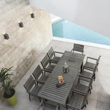 7 Bedroom Beautiful Home In Saldun